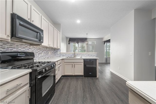 33136 Fairport Drive, Avon Lake, OH 44012