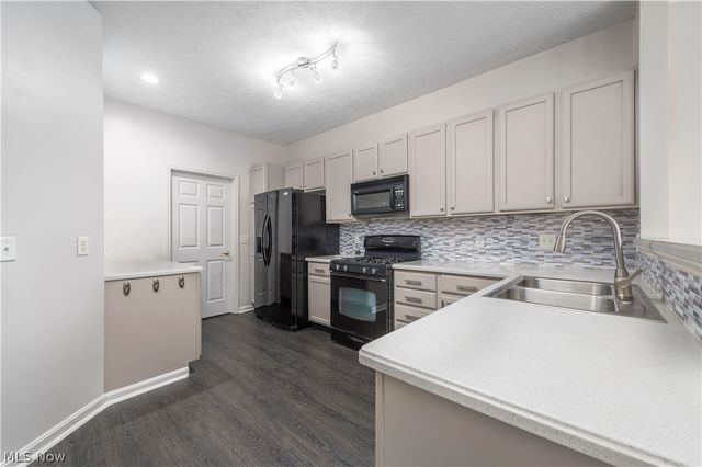 33136 Fairport Drive, Avon Lake, OH 44012