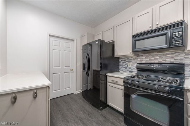 33136 Fairport Drive, Avon Lake, OH 44012