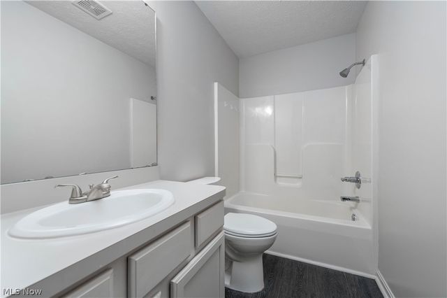 33136 Fairport Drive, Avon Lake, OH 44012