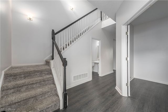 33136 Fairport Drive, Avon Lake, OH 44012