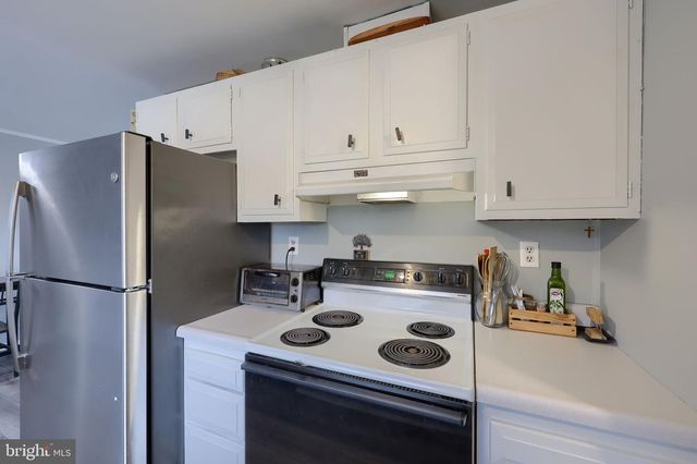 390 LINCOLNWAY DR, York, PA 17408