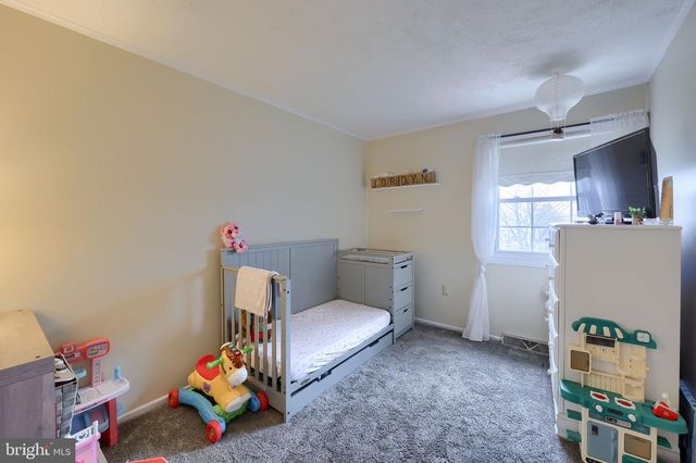 390 LINCOLNWAY DR, York, PA 17408