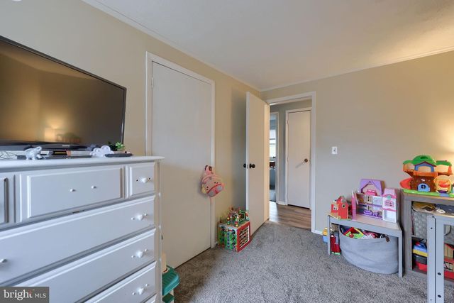 390 LINCOLNWAY DR, York, PA 17408