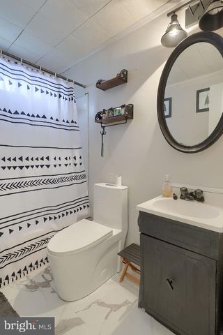 390 LINCOLNWAY DR, York, PA 17408