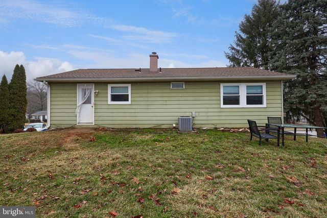 390 LINCOLNWAY DR, York, PA 17408