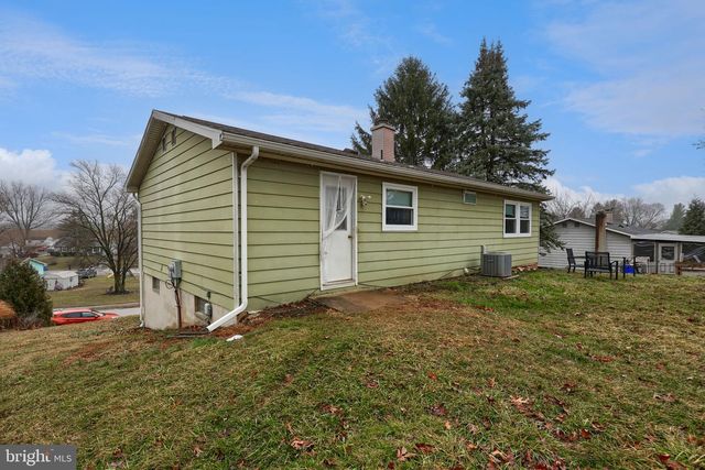 390 LINCOLNWAY DR, York, PA 17408