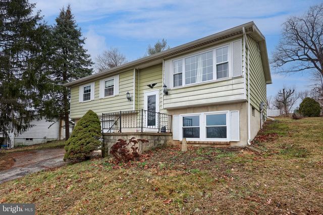 390 LINCOLNWAY DR, York, PA 17408