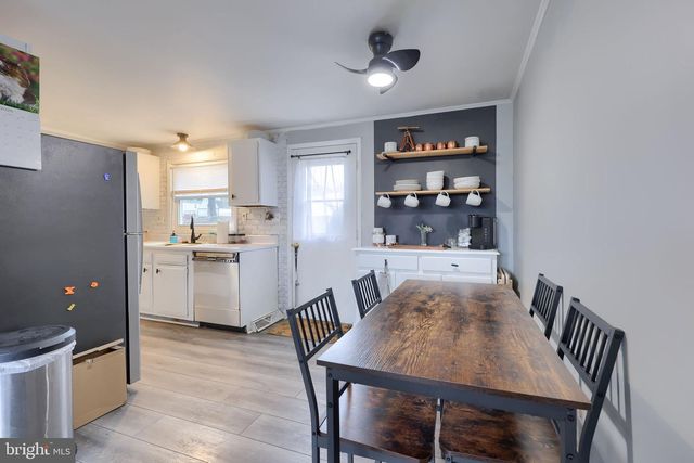 390 LINCOLNWAY DR, York, PA 17408