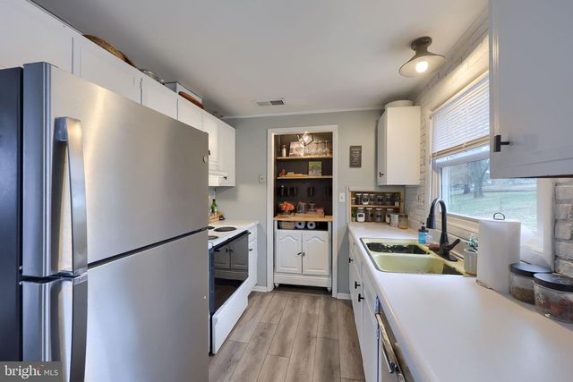 390 LINCOLNWAY DR, York, PA 17408