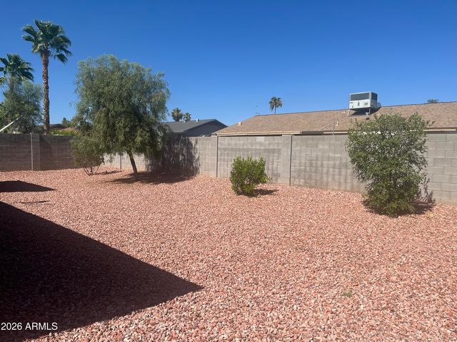 6502 W MERCER Lane, Glendale, AZ 85304