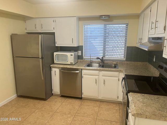 6502 W MERCER Lane, Glendale, AZ 85304