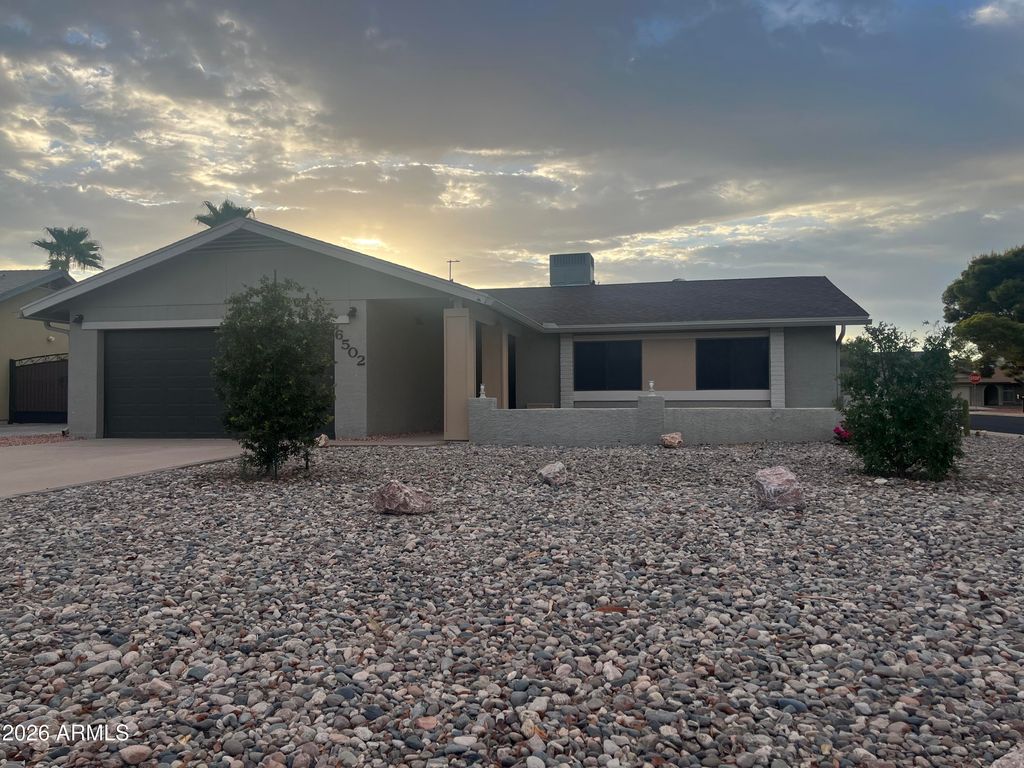 6502 W MERCER Lane, Glendale, AZ 85304