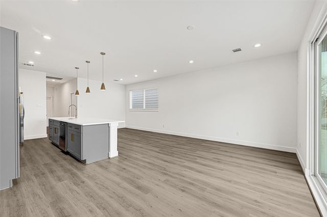 409 Alvia Run Lane, Houston, TX 77018