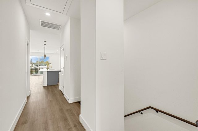 409 Alvia Run Lane, Houston, TX 77018