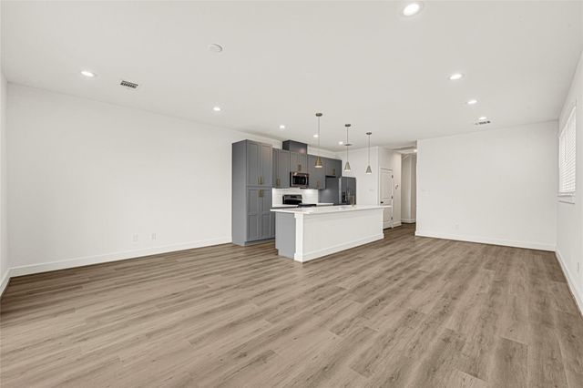 409 Alvia Run Lane, Houston, TX 77018