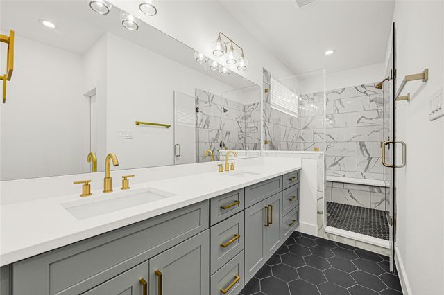 409 Alvia Run Lane, Houston, TX 77018