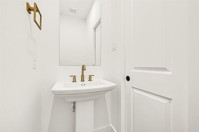 409 Alvia Run Lane, Houston, TX 77018