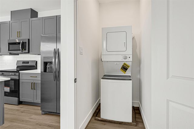 409 Alvia Run Lane, Houston, TX 77018