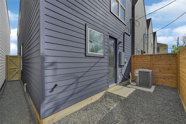 409 Alvia Run Lane, Houston, TX 77018