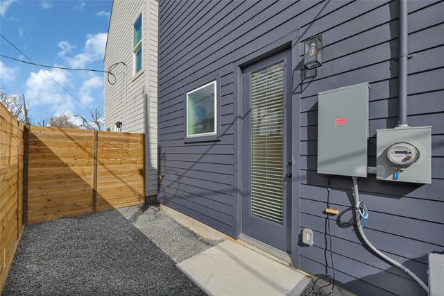 409 Alvia Run Lane, Houston, TX 77018