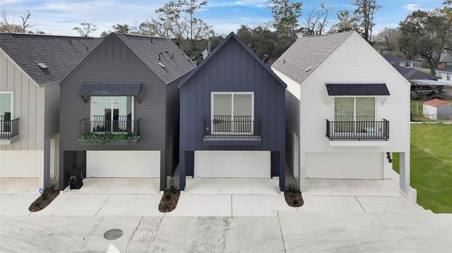 409 Alvia Run Lane, Houston, TX 77018