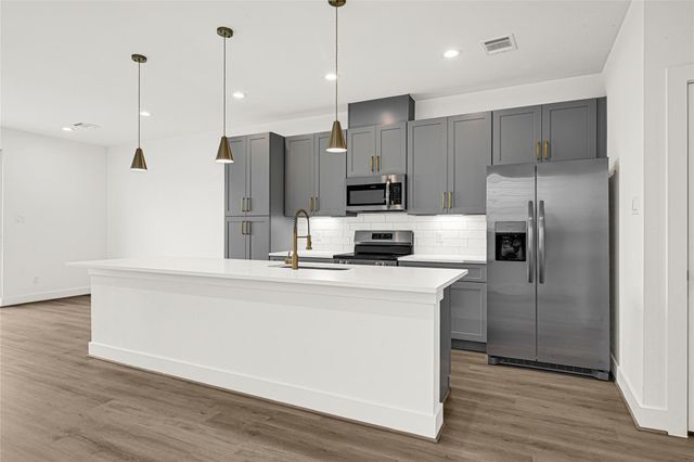 409 Alvia Run Lane, Houston, TX 77018