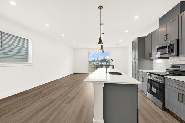 409 Alvia Run Lane, Houston, TX 77018