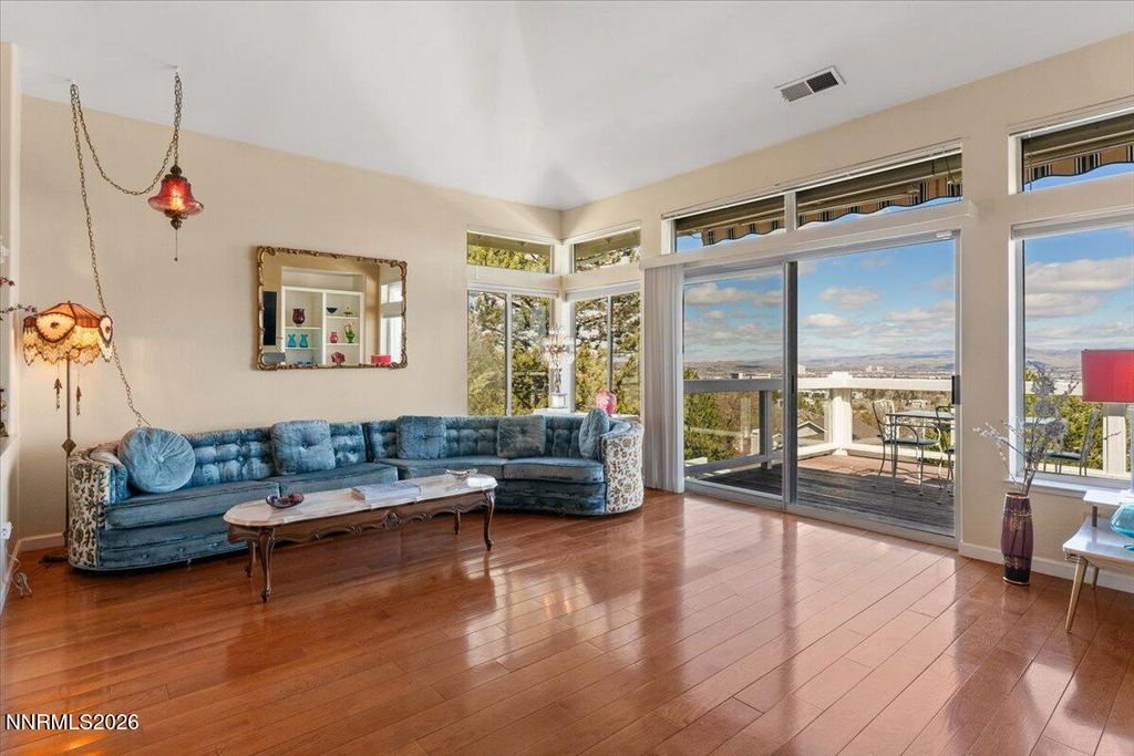 Image 5 of property listing at 6103 Carriage House Way, Reno, NV 89519