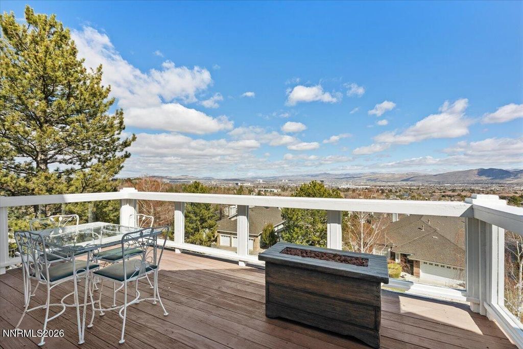 Image 7 of property listing at 6103 Carriage House Way, Reno, NV 89519