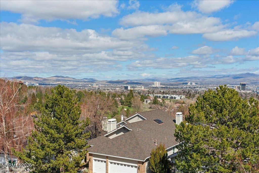 Image 9 of property listing at 6103 Carriage House Way, Reno, NV 89519