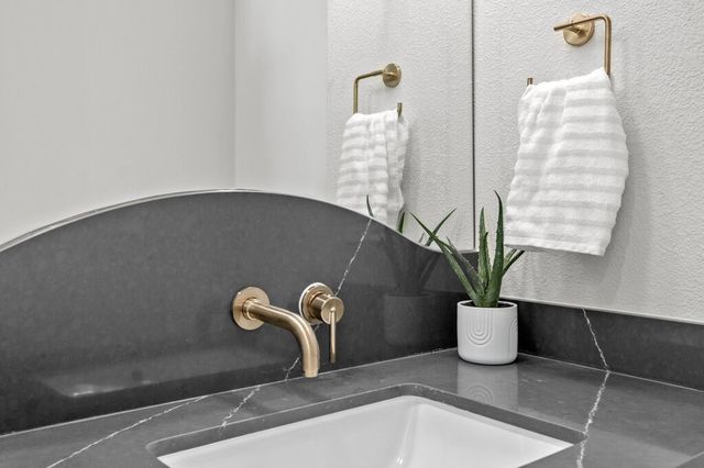 3020 Stonebriar Drive, Waxahachie, TX 75165