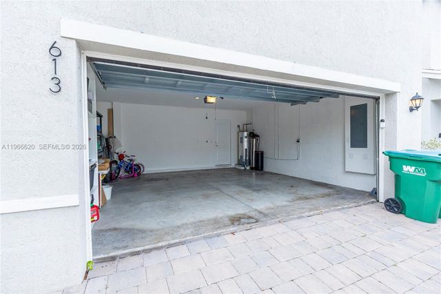 613 NE 5th Way, Florida City, FL 33034