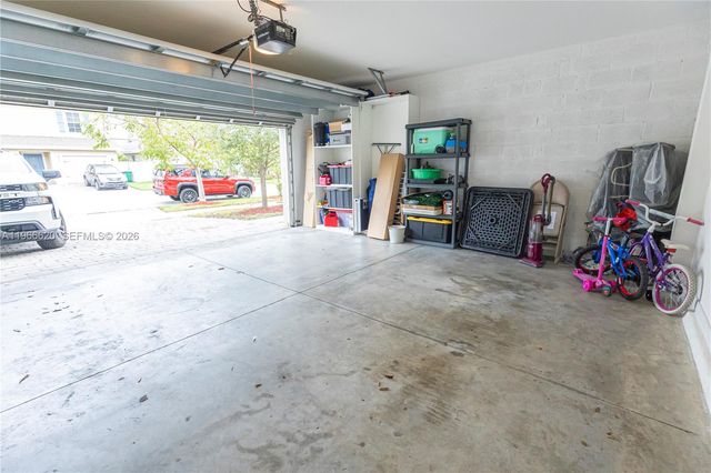 613 NE 5th Way, Florida City, FL 33034