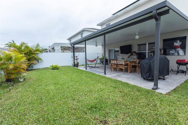 613 NE 5th Way, Florida City, FL 33034