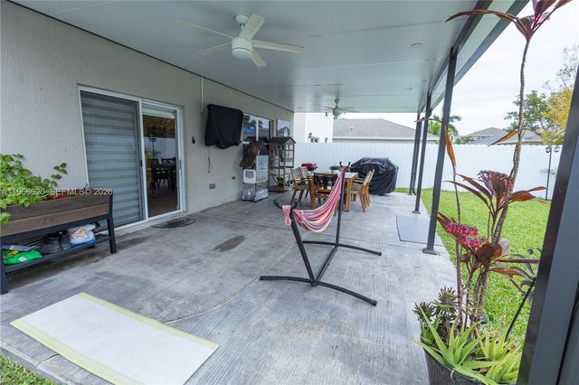613 NE 5th Way, Florida City, FL 33034