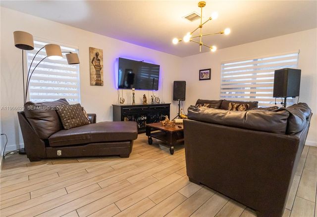 613 NE 5th Way, Florida City, FL 33034