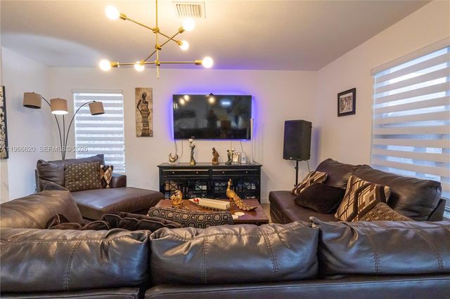 613 NE 5th Way, Florida City, FL 33034