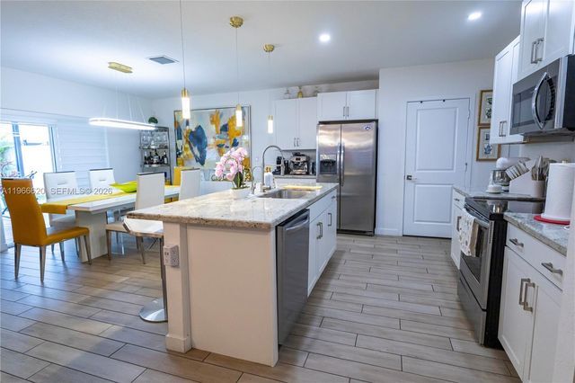 613 NE 5th Way, Florida City, FL 33034