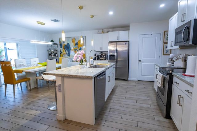 613 NE 5th Way, Florida City, FL 33034