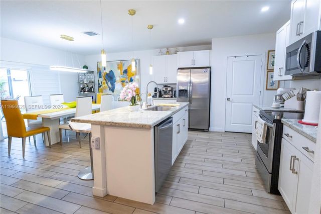 613 NE 5th Way, Florida City, FL 33034