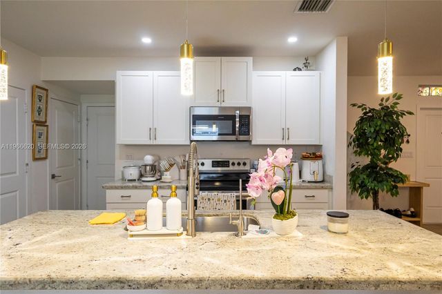 613 NE 5th Way, Florida City, FL 33034