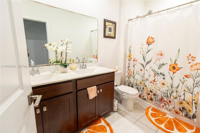 613 NE 5th Way, Florida City, FL 33034