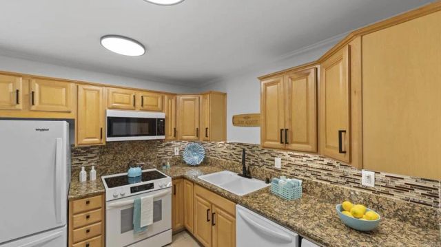 2517 Navarra Drive 1B, Carlsbad, CA 92009