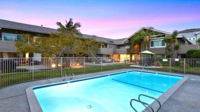 2517 Navarra Drive 1B, Carlsbad, CA 92009