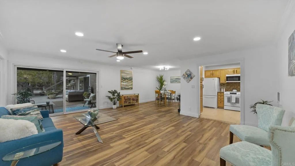 2517 Navarra Drive 1B, Carlsbad, CA 92009