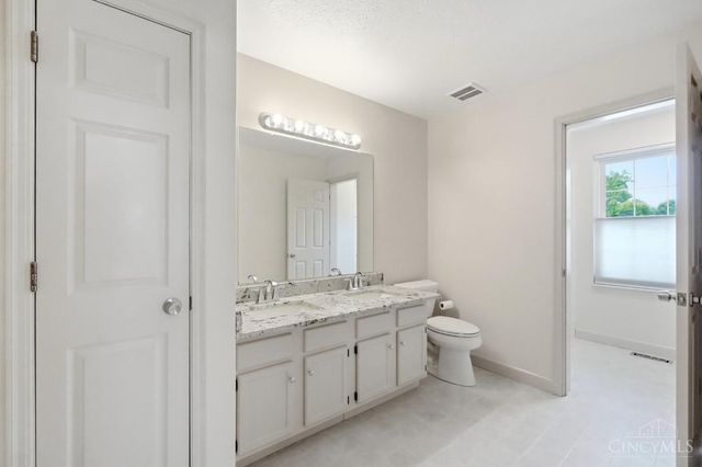 7590 Rolling Meadows Drive, West Chester, OH 45069