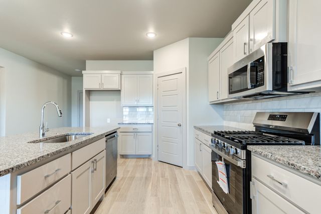 615 E 13th Street, Wolfforth, TX 79382