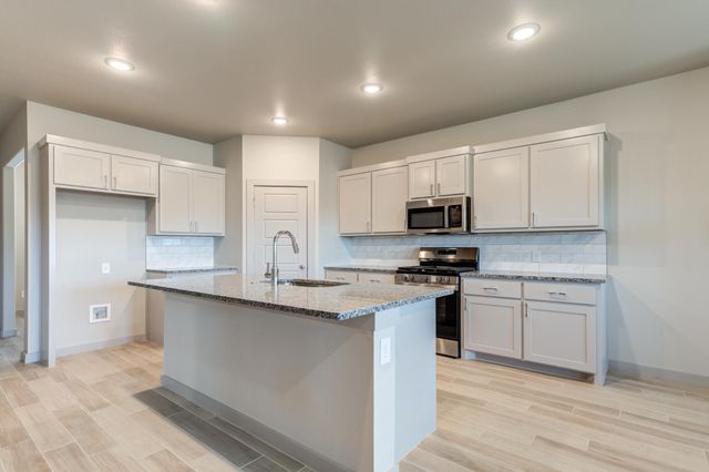 615 E 13th Street, Wolfforth, TX 79382