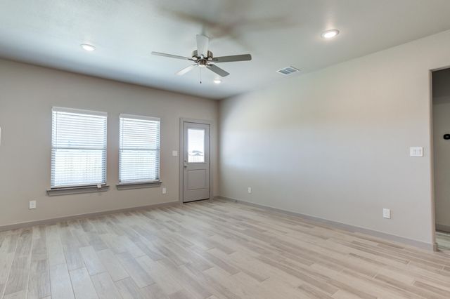 615 E 13th Street, Wolfforth, TX 79382